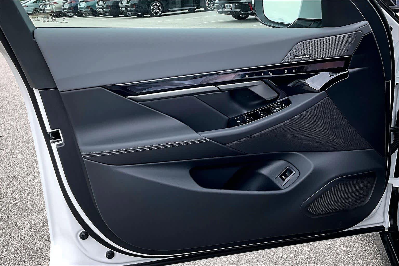 New 2027 BMW 550e xDrive AWD/4WD image 10