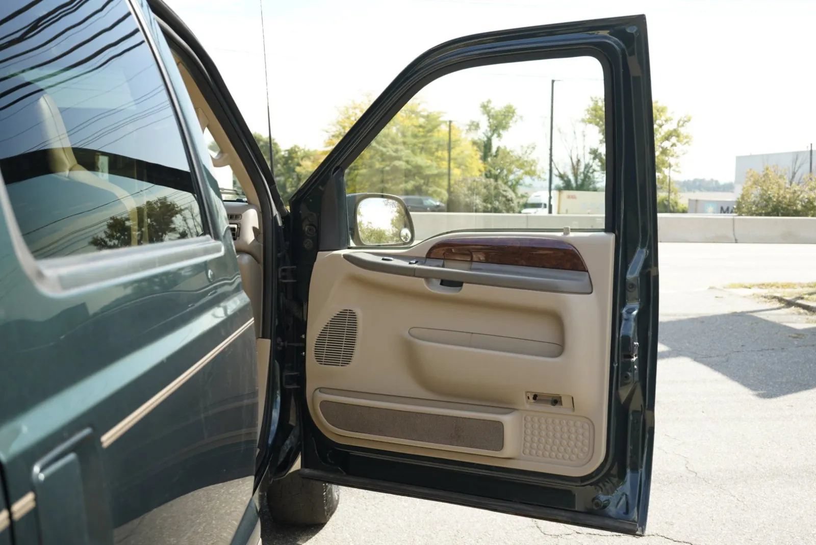 Used 2002 Ford Excursion Limited AWD/4WD image 38