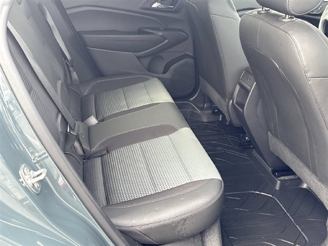 Used 2026 Chevrolet Trax LT w/ Sunroof Package FWD image 26