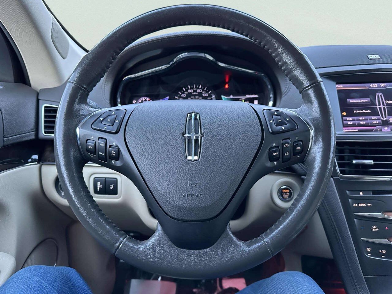 Used 2013 Lincoln MKT AWD image 25