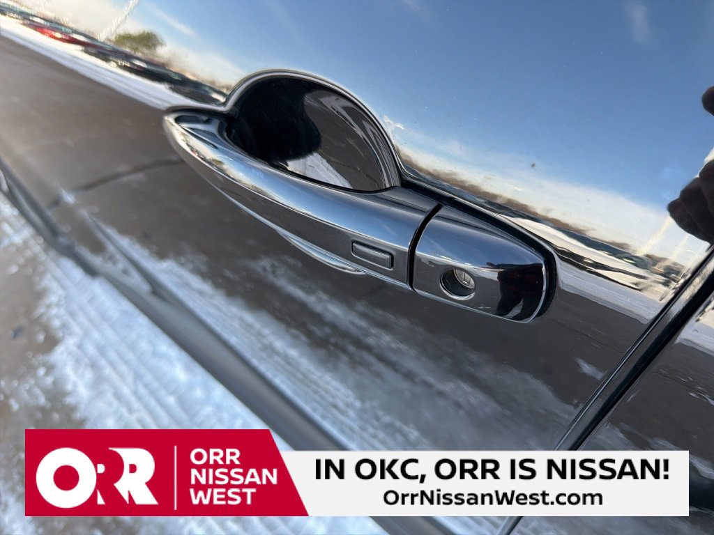 Used 2023 Nissan Rogue SV image 11