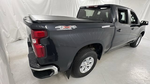 Used 2022 Chevrolet Silverado 1500 LT AWD/4WD image 3