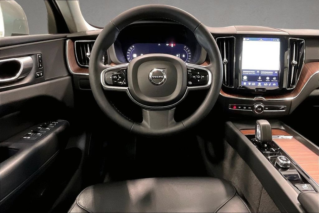 Certified 2023 Volvo XC60 B5 Plus AWD/4WD image 9