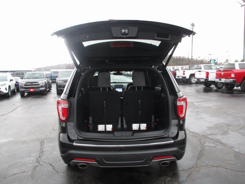 Used 2018 Ford Explorer XLT w/ Equipment Group 202A image 7