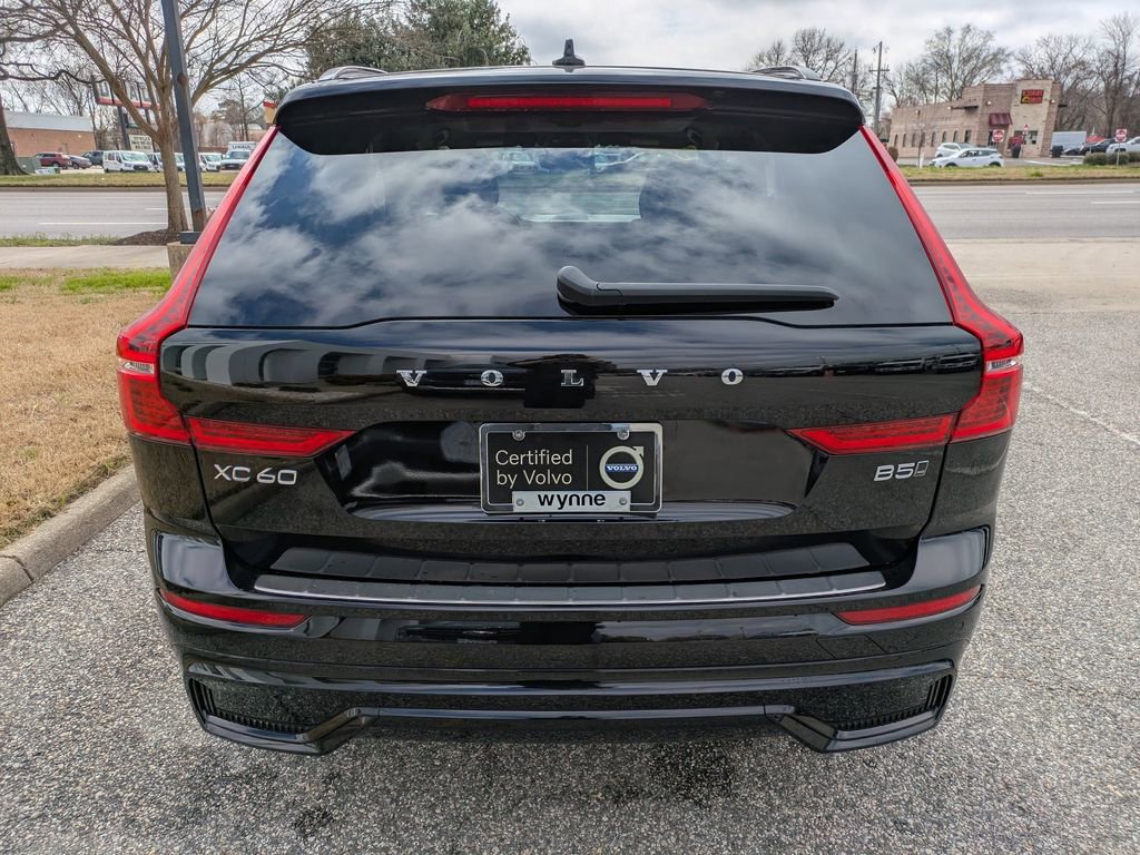 Certified 2024 Volvo XC60 B5 Ultimate w/ Protection Package Premier image 5