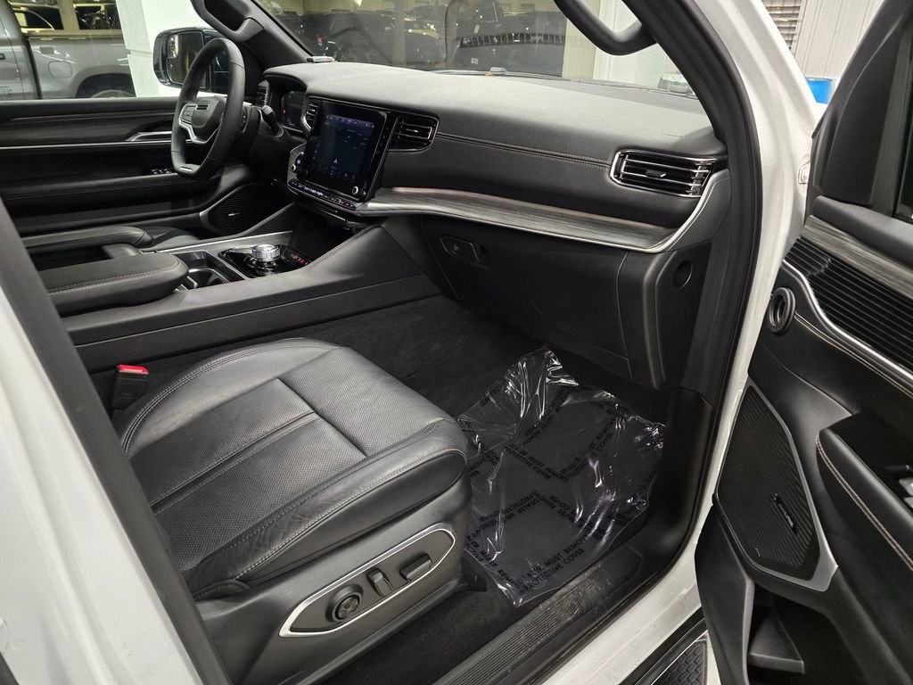 Used 2024 Jeep Wagoneer Series II w/ Flexible Seating Group RWD image 33
