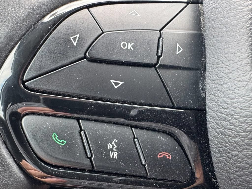 Used 2018 Chrysler Pacifica Touring-L Plus FWD image 18