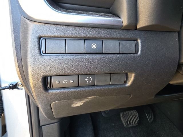 Used 2023 Nissan Rogue SV image 14