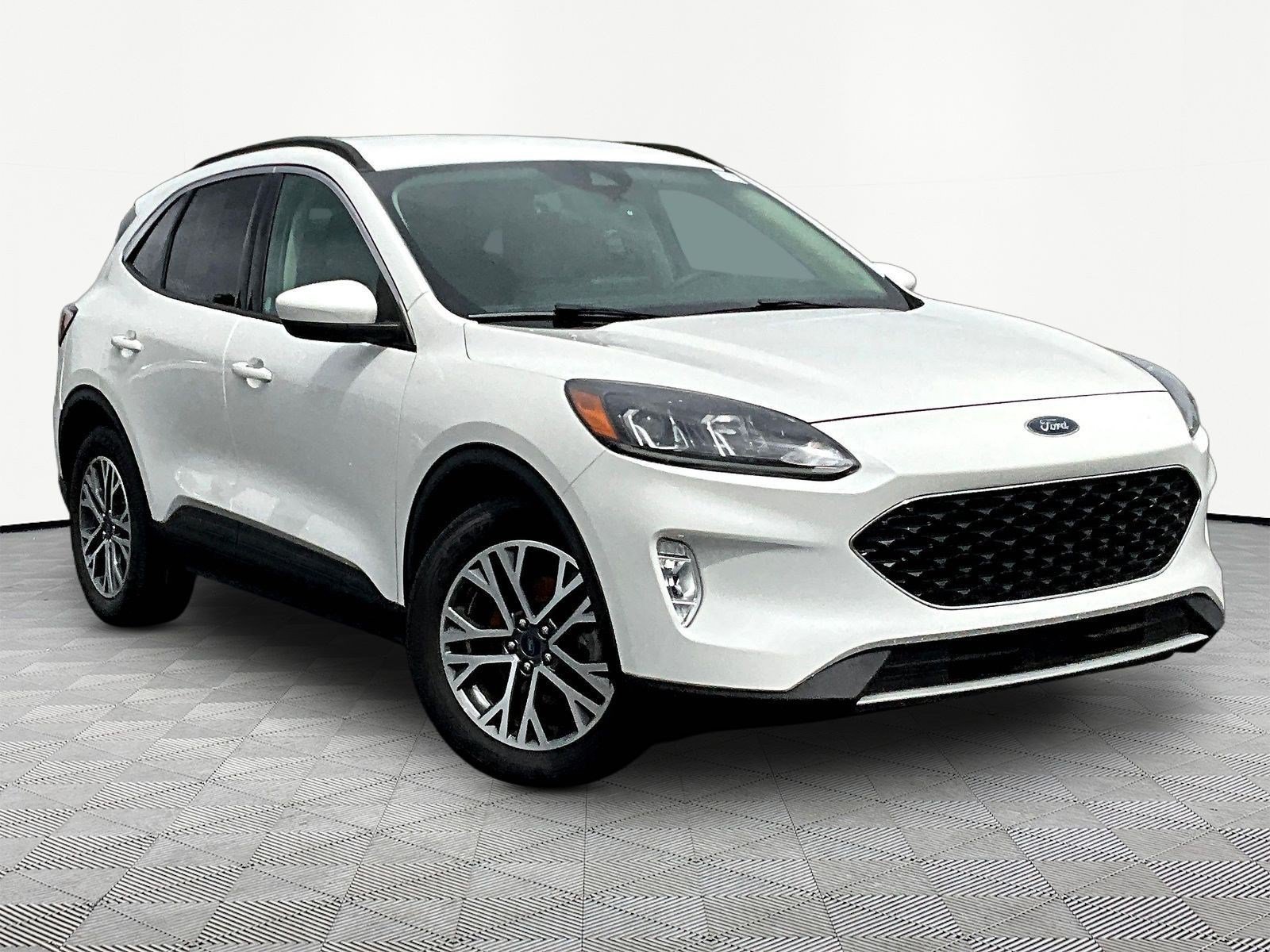 Used 2020 Ford Escape SEL FWD image 3