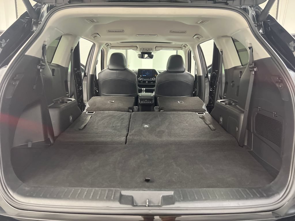 Used 2025 Toyota Highlander XLE FWD image 44