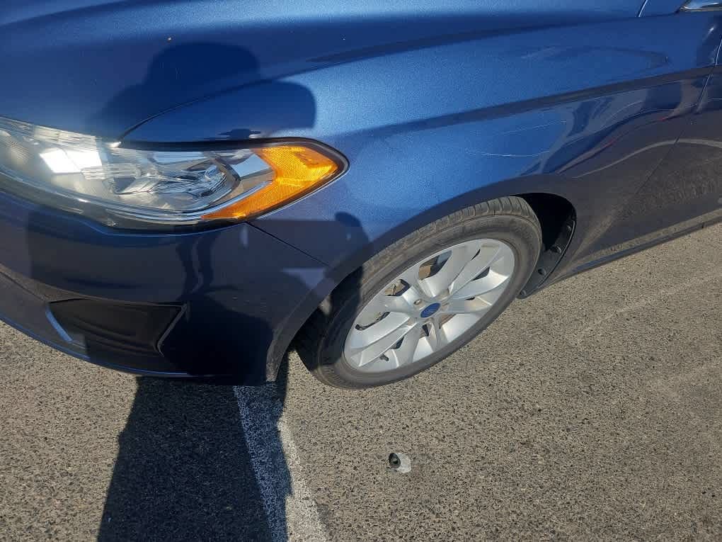 Used 2019 Ford Fusion SE FWD image 3