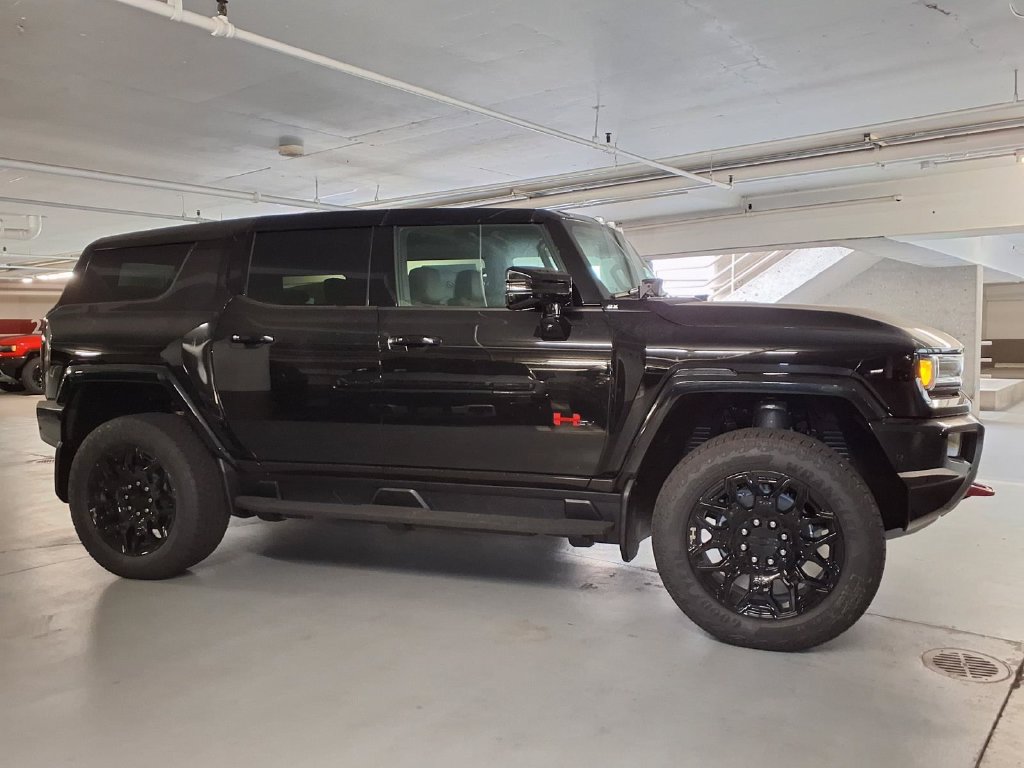 New 2026 GMC Hummer EV SUV w/ LPO, Illumination Package AWD/4WD image 2