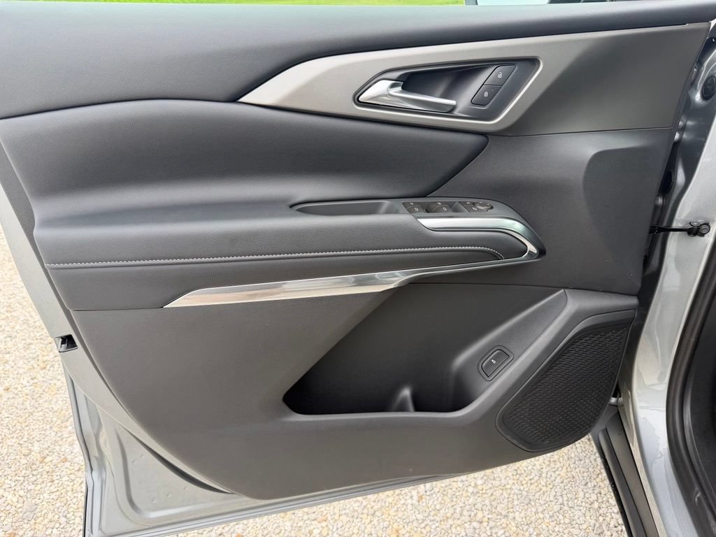 New 2026 Chevrolet Traverse LT w/ Driver Confidence Package FWD image 9