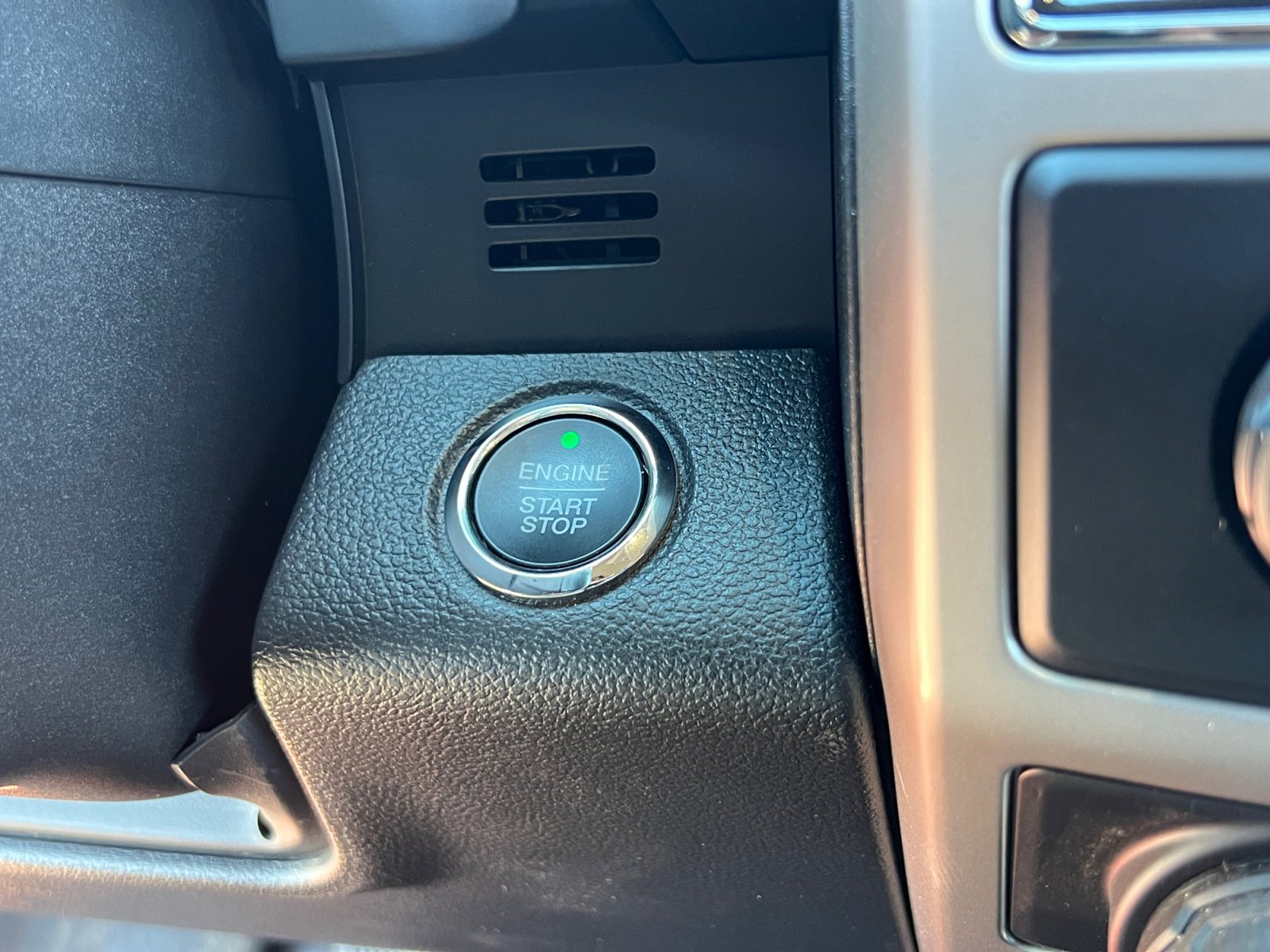 Certified 2020 Ford F150 Lariat image 29