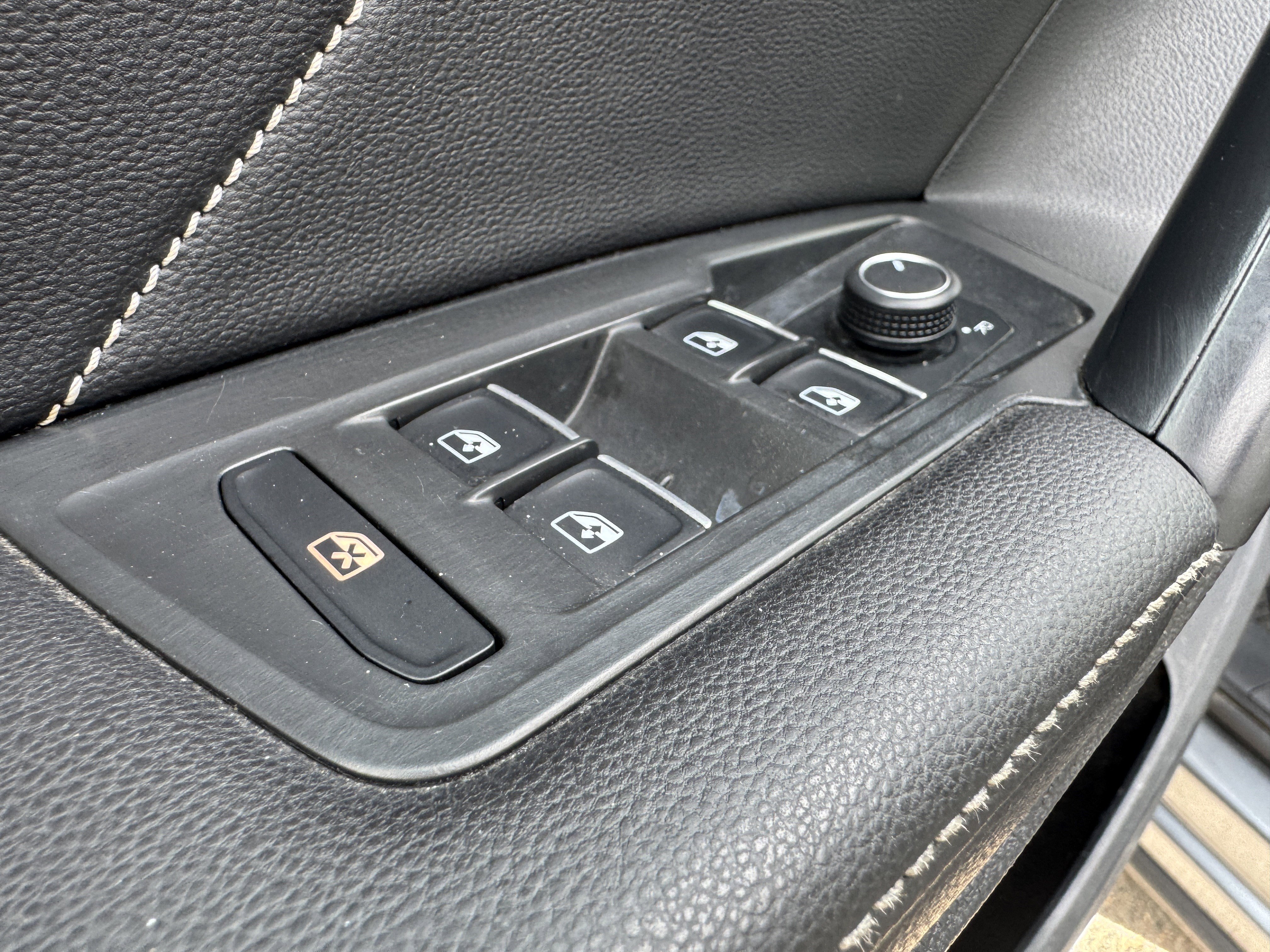 Used 2022 Volkswagen Tiguan SE AWD/4WD image 10