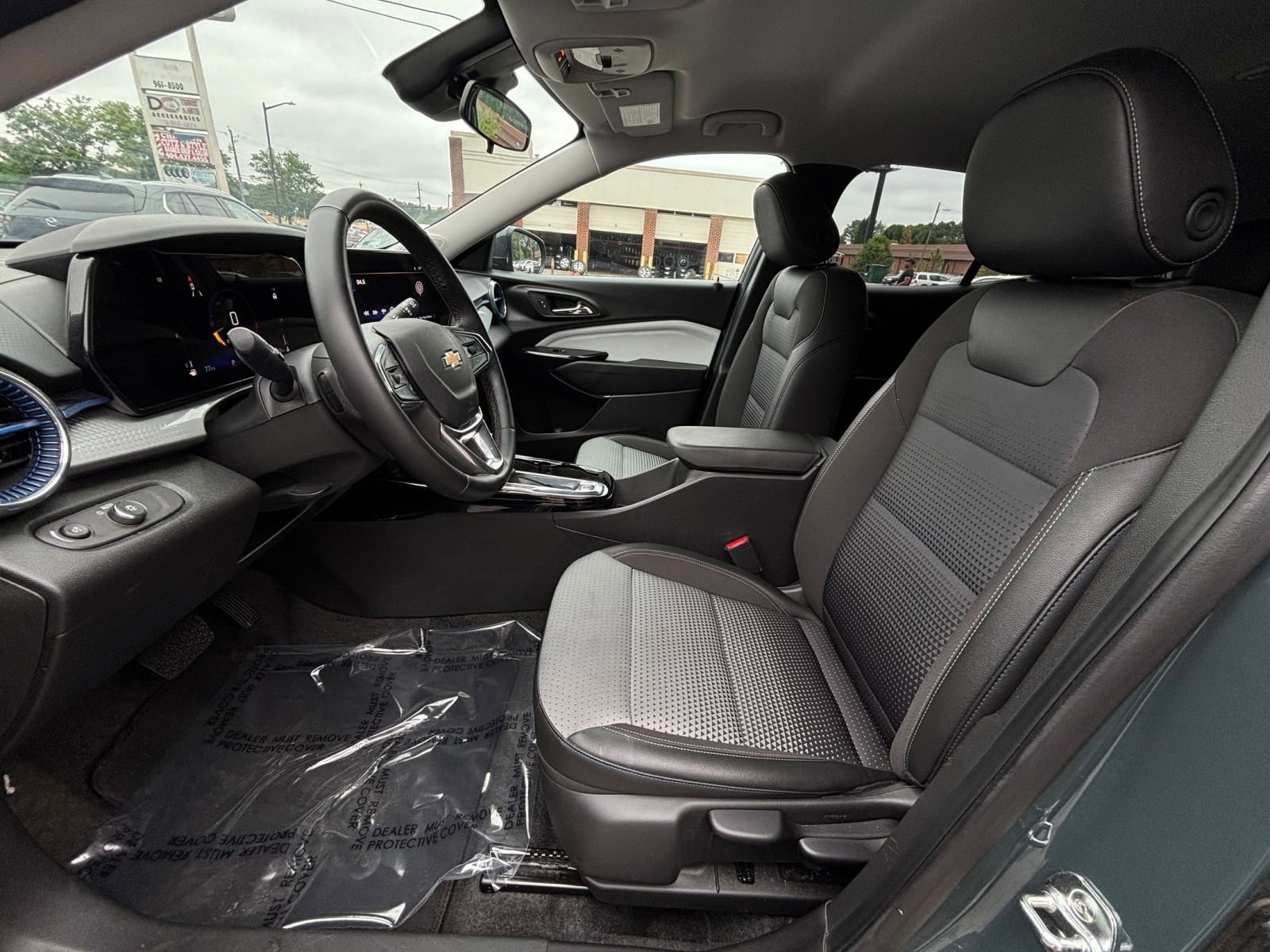 Used 2025 Chevrolet Trax LT w/ LT Convenience Package FWD image 30