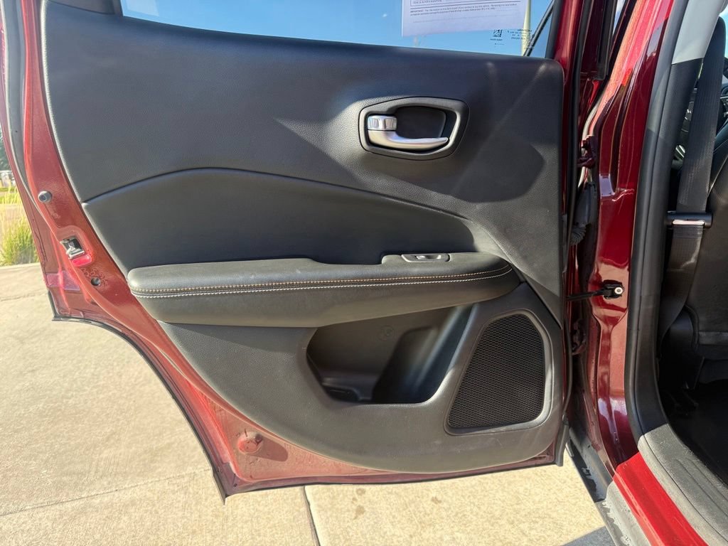 Used 2020 Jeep Compass Latitude AWD/4WD image 22
