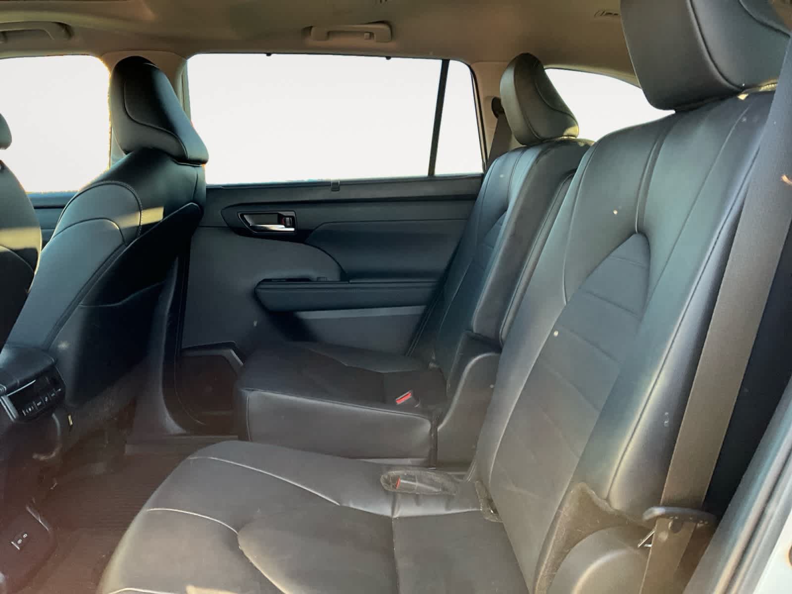 Used 2024 Toyota Highlander XLE AWD/4WD image 13