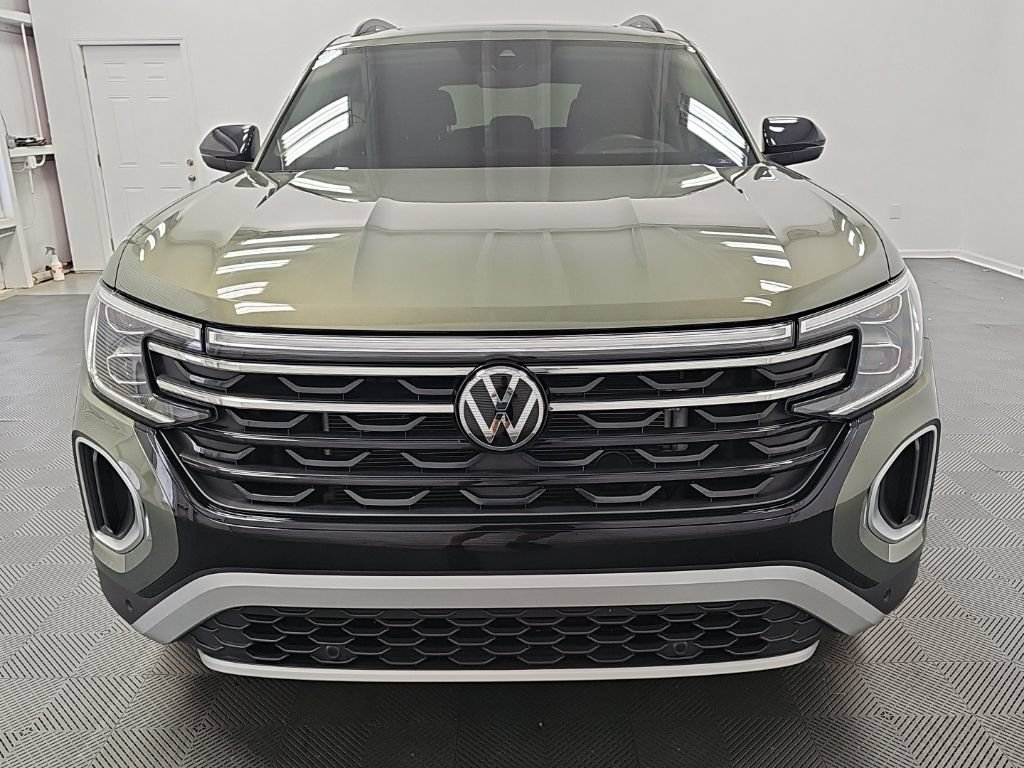 Used 2024 Volkswagen Atlas Peak Edition SEL AWD/4WD image 4