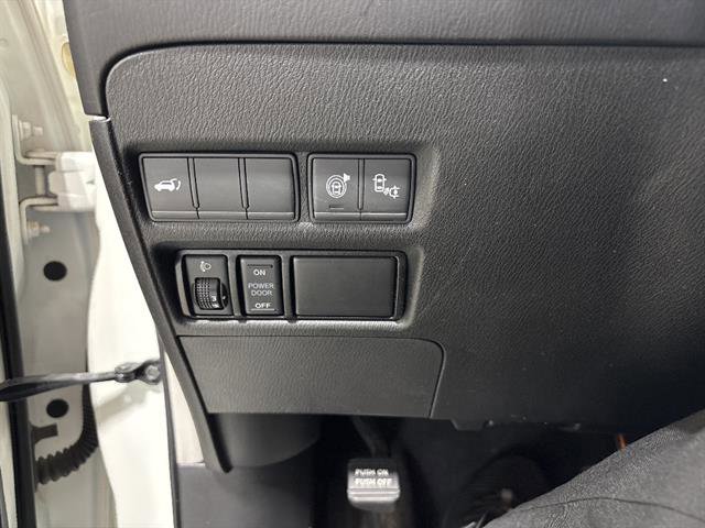 Used 2017 Nissan Armada SV AWD/4WD image 17