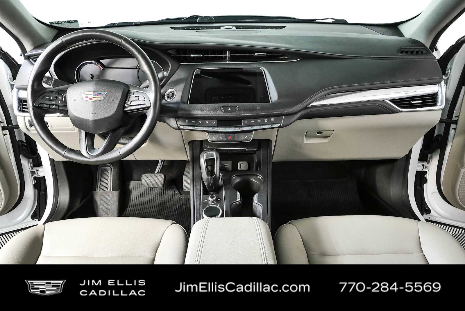 Used 2019 Cadillac XT4 Luxury w/ Cold Weather Package FWD image 17