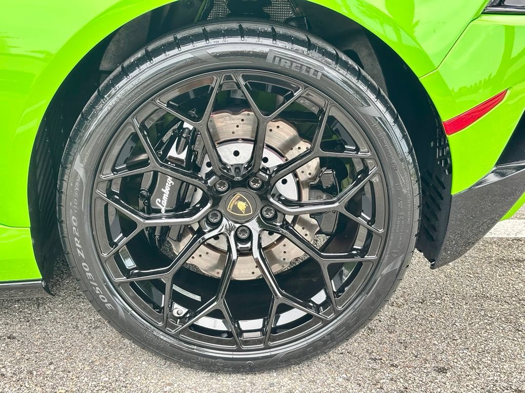 Used 2021 Lamborghini Huracan EVO RWD image 18