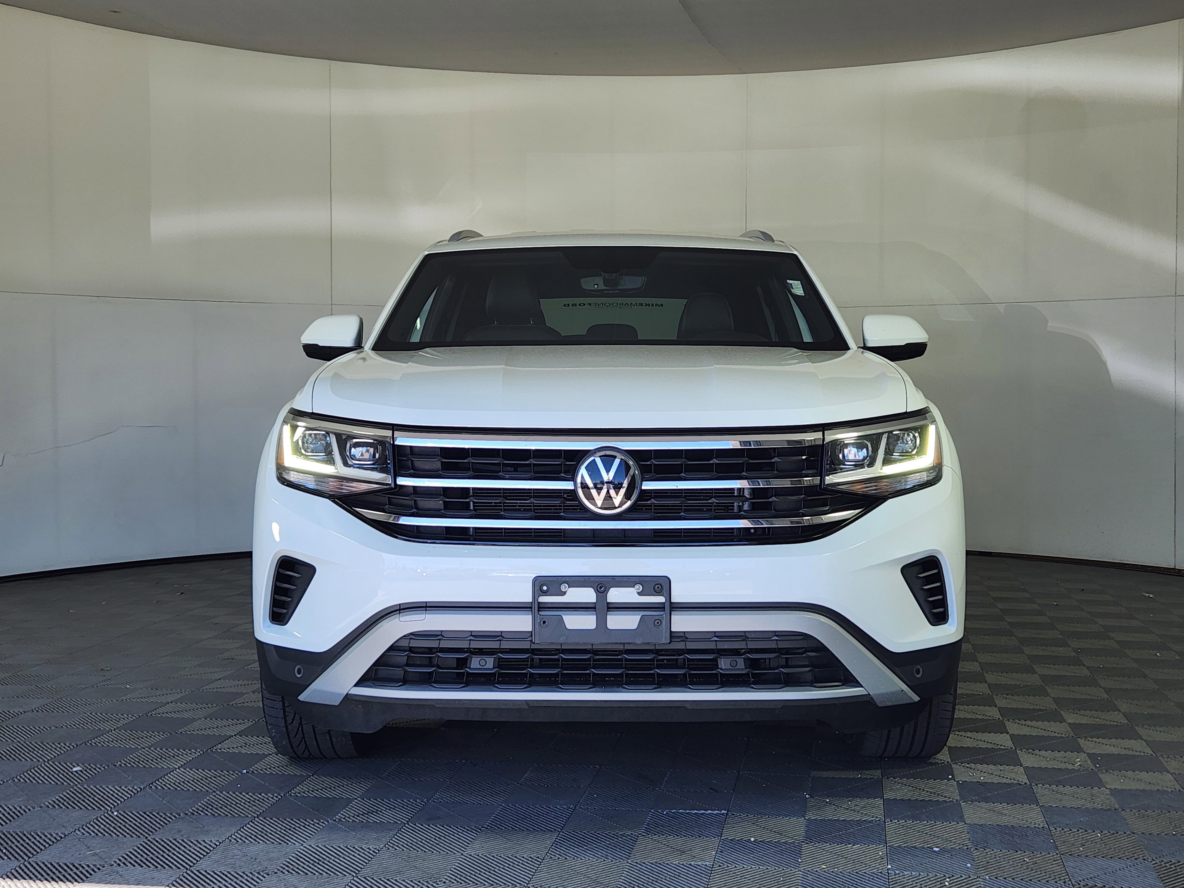 Used 2021 Volkswagen Atlas Cross Sport SE image 2