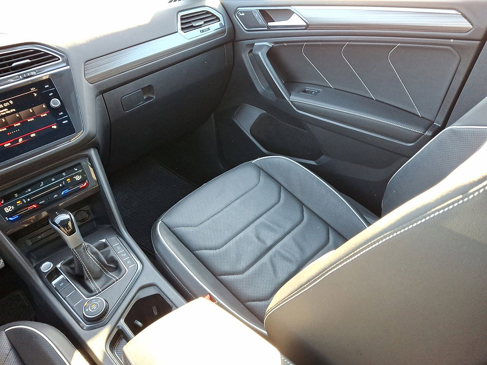 Used 2024 Volkswagen Tiguan SEL R-Line image 11