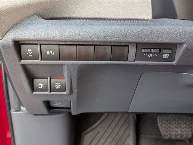 Used 2024 Toyota Sienna Limited image 34