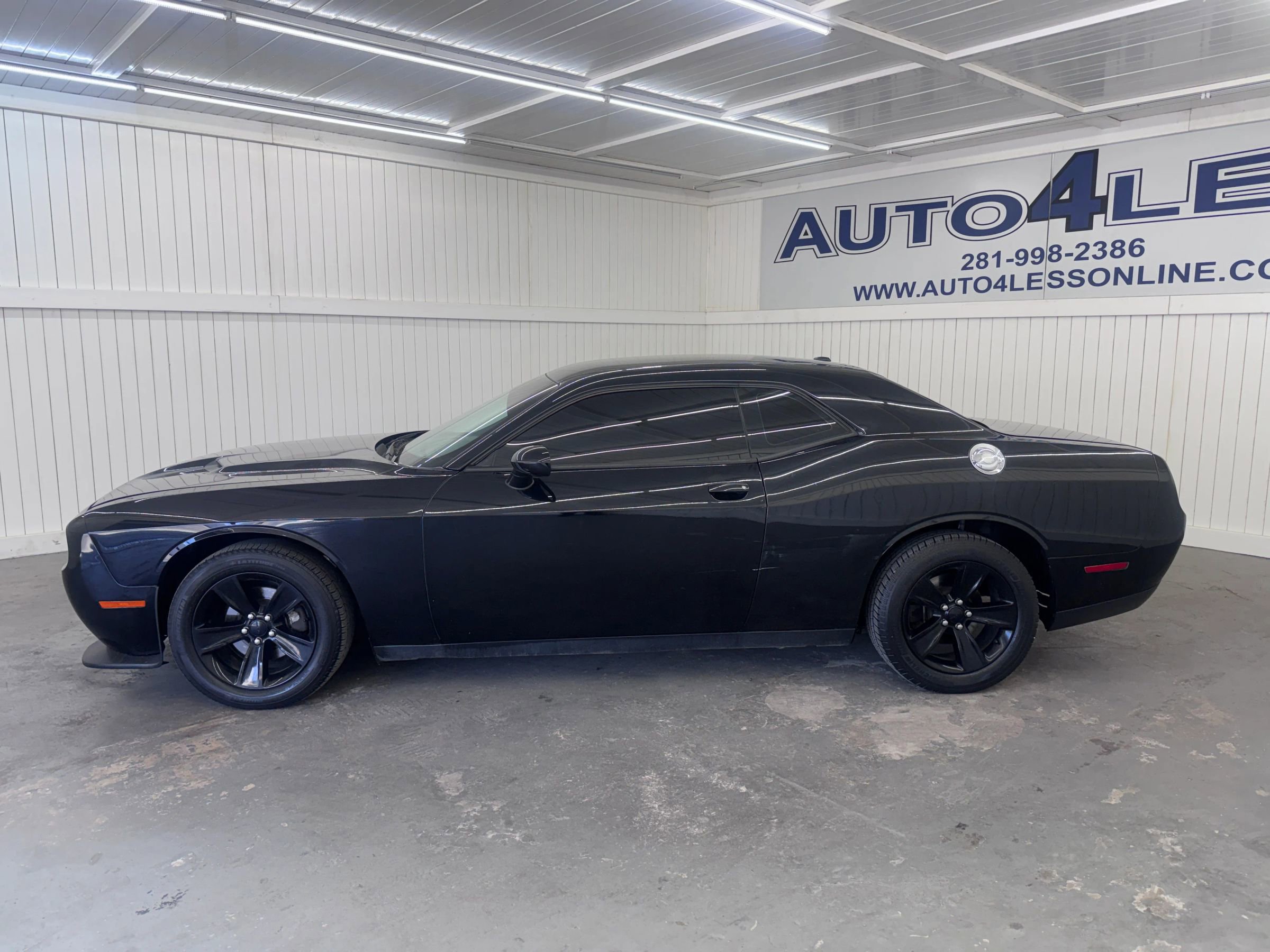 Used 2016 Dodge Challenger SXT RWD image 8