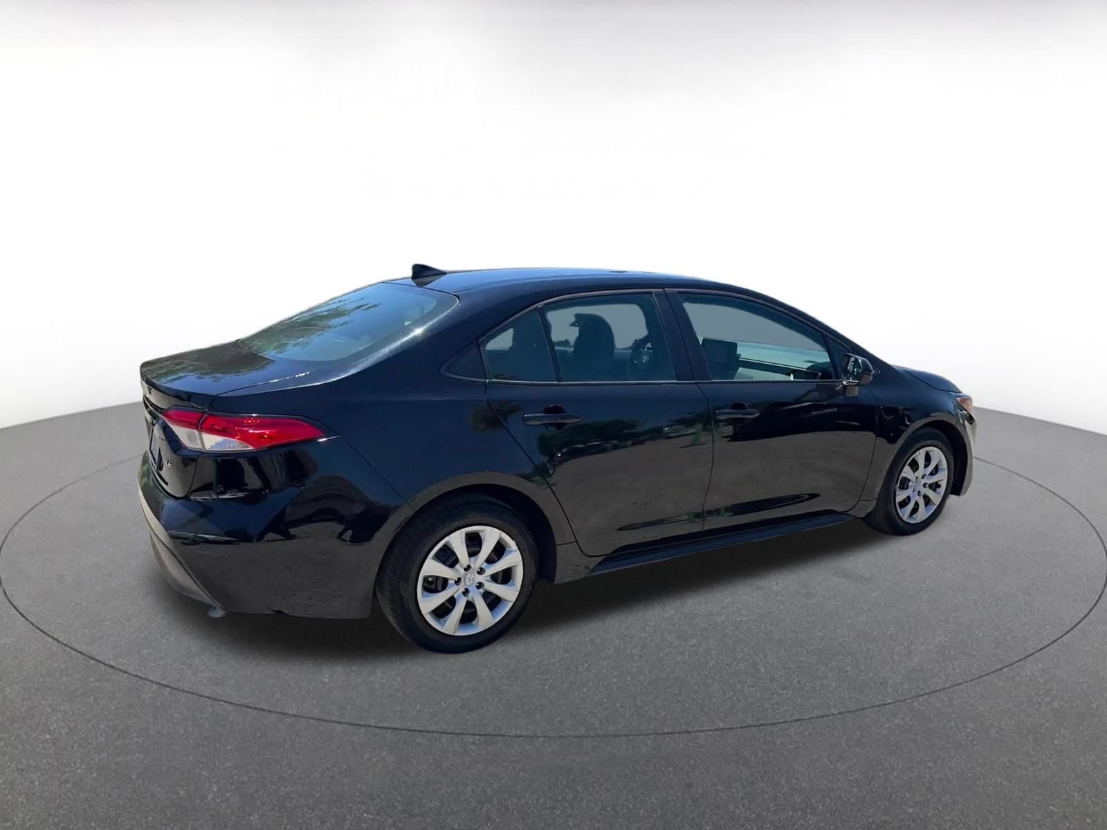 Used 2025 Toyota Corolla LE FWD image 14