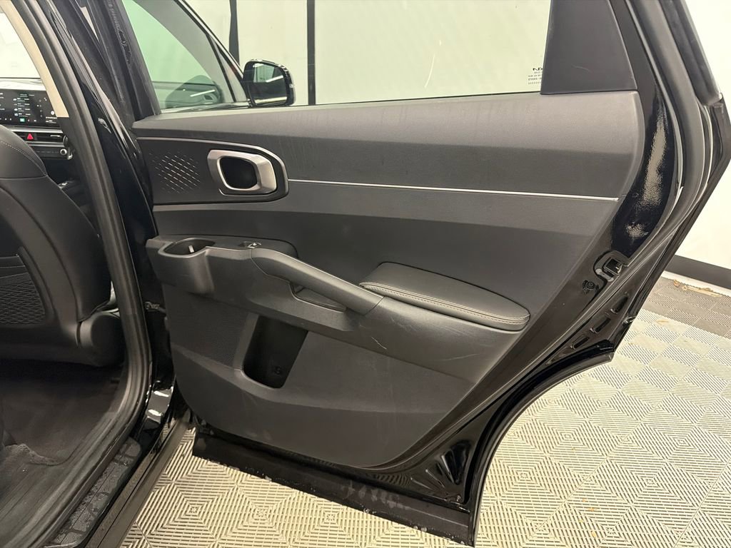 Used 2024 Kia Sorento S FWD image 17