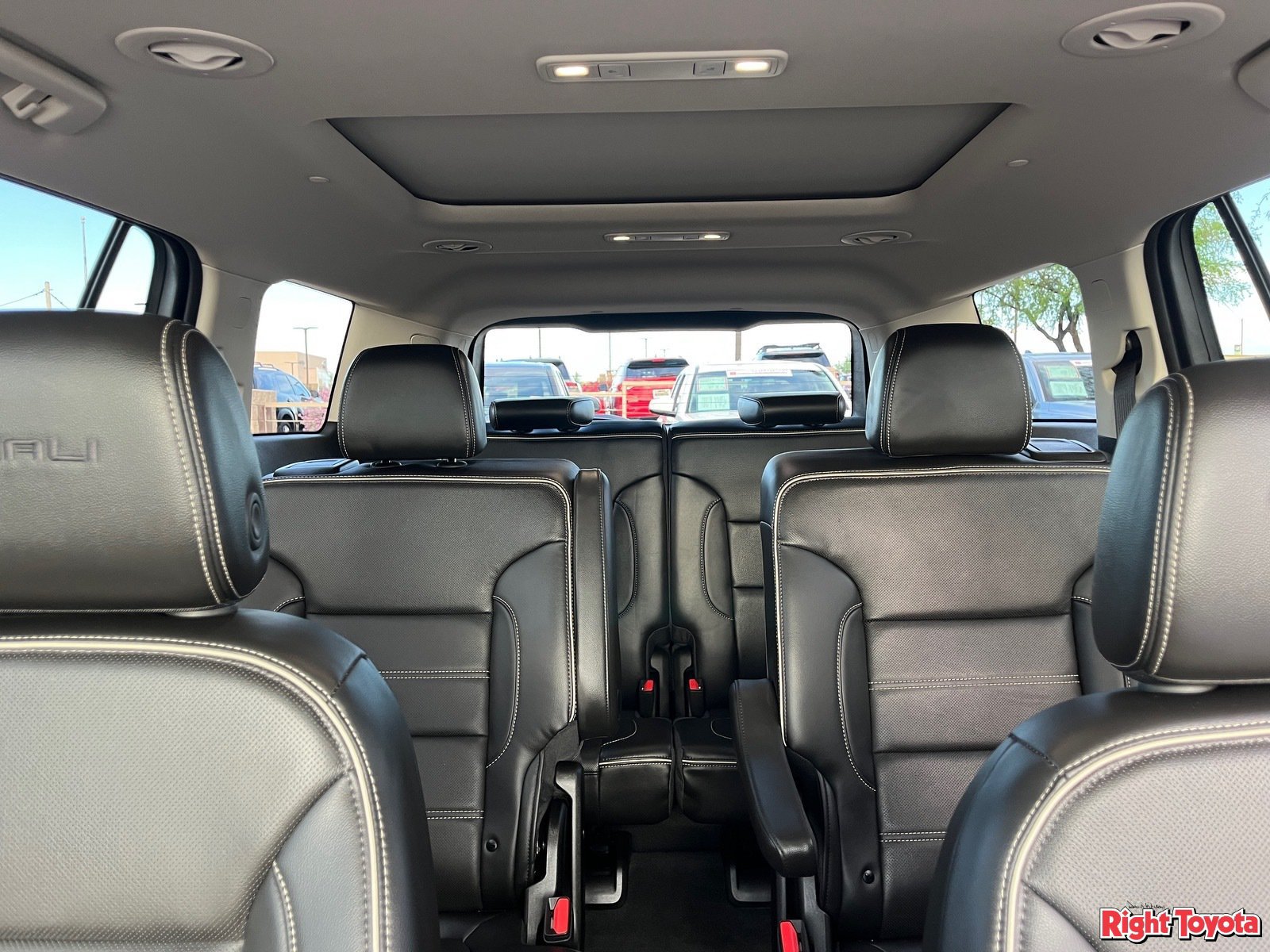 Used 2023 GMC Acadia Denali w/ Denali Ultimate Package FWD image 31