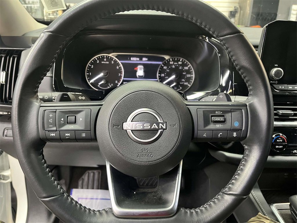 Used 2024 Nissan Pathfinder SV image 23