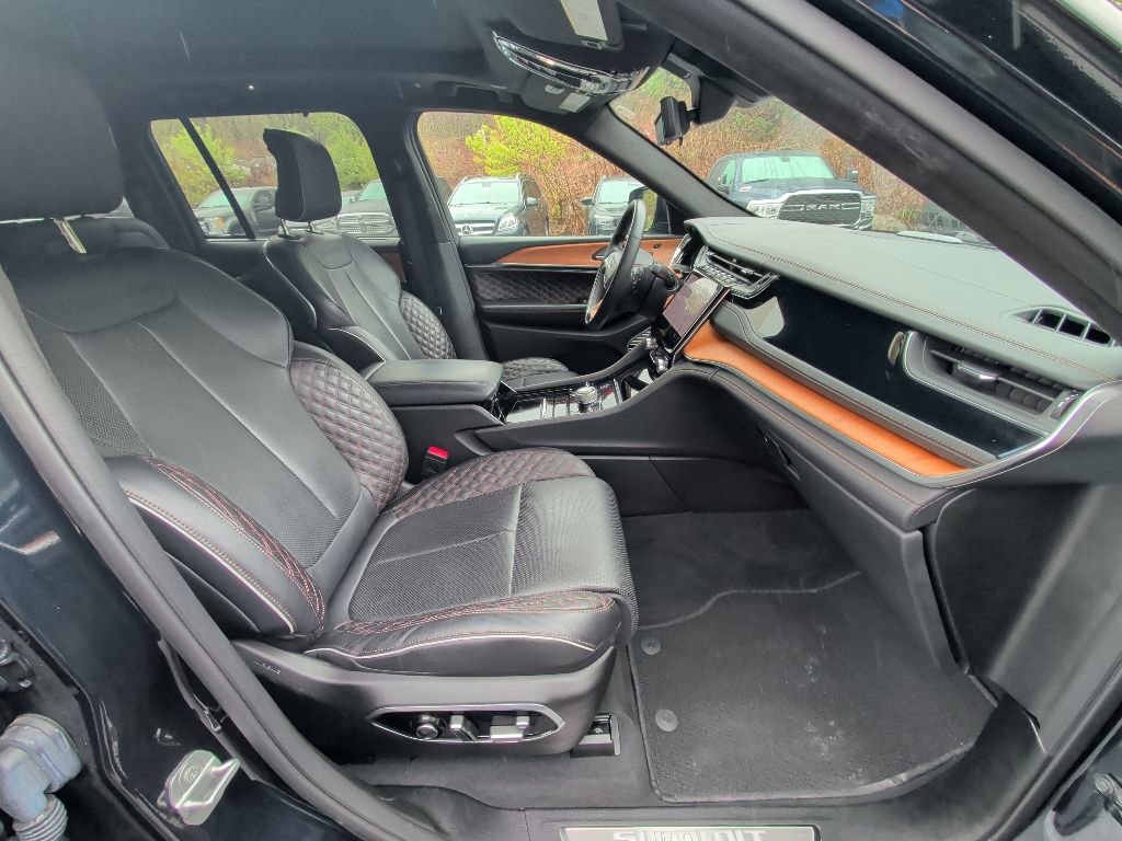 Used 2022 Jeep Grand Cherokee Summit AWD/4WD image 15