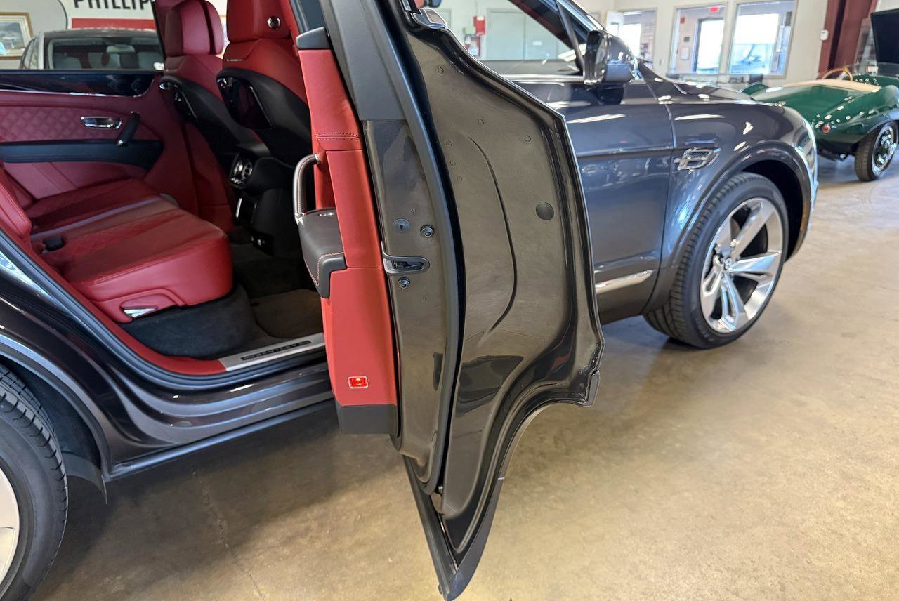 Used 2018 Bentley Bentayga image 80
