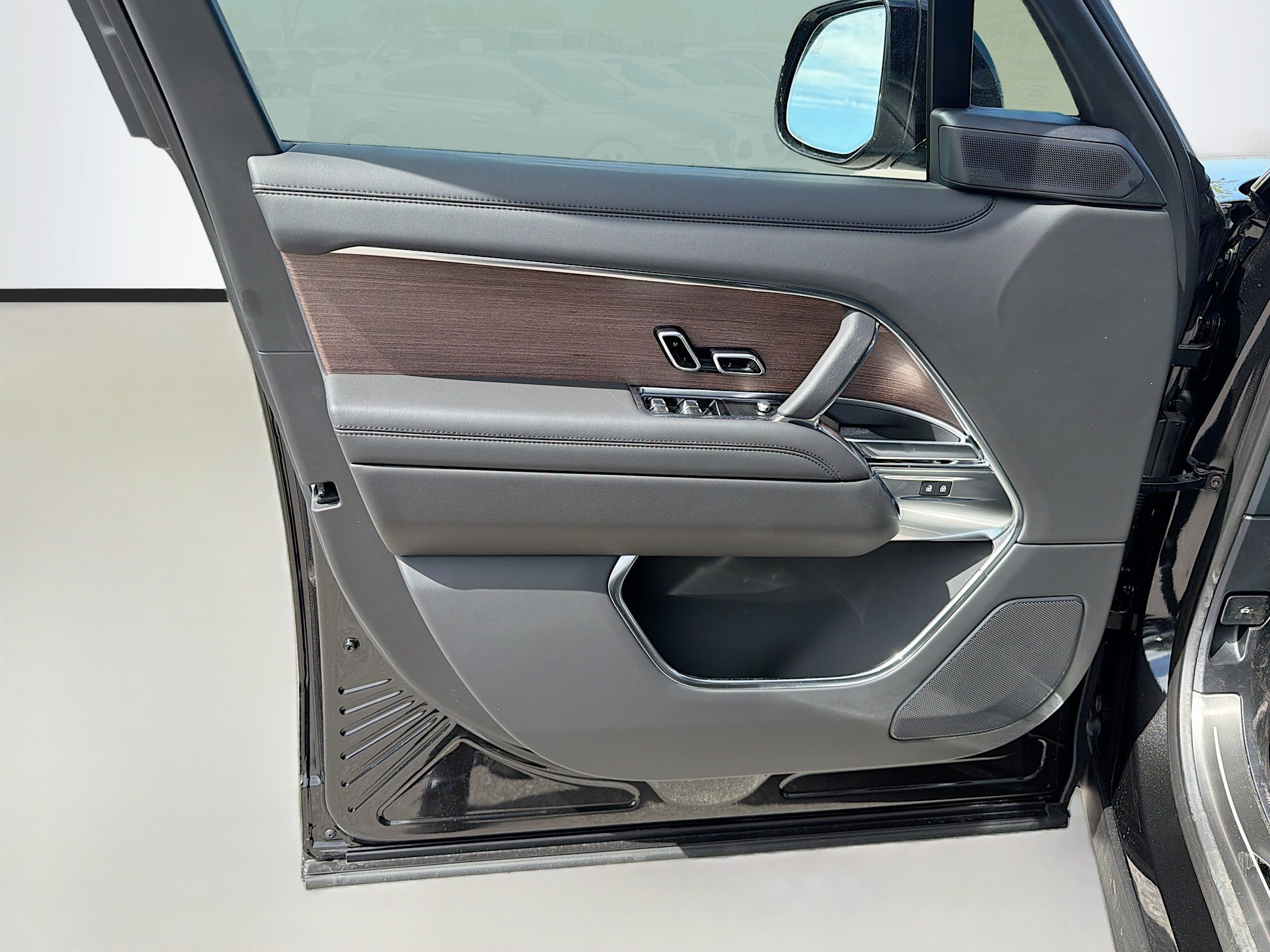 New 2026 Land Rover Range Rover SE image 23