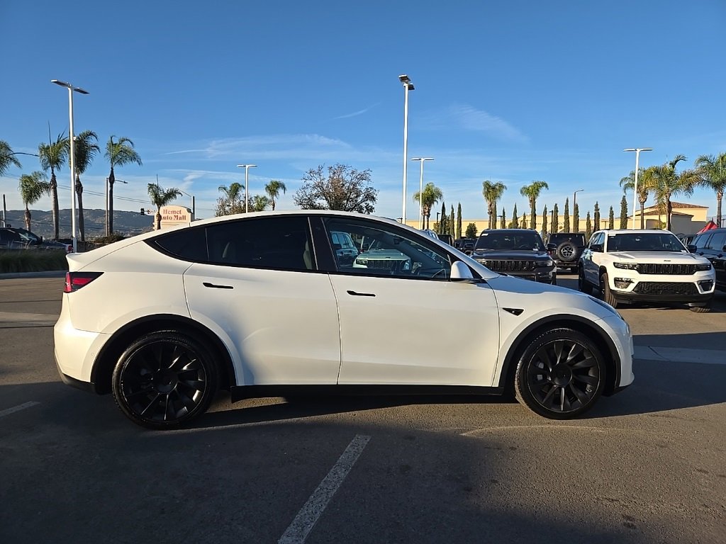 Used 2020 Tesla Model Y Long Range image 8