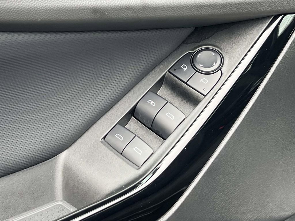 Used 2025 Chevrolet Equinox LT w/ Midnight Edition image 16