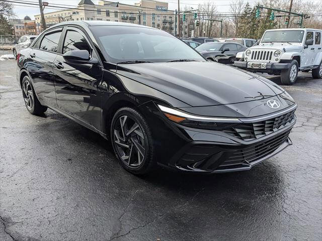 Used 2025 Hyundai Elantra Sport image 6