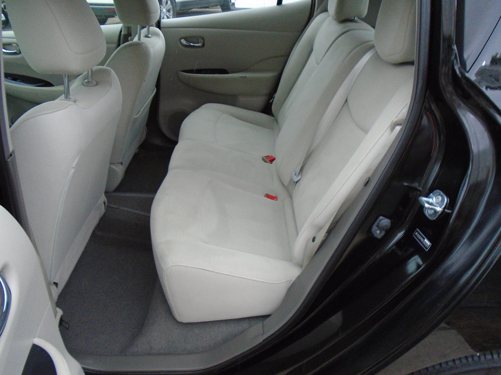 Used 2011 Nissan Leaf w/ Eco Design Pkg FWD image 12