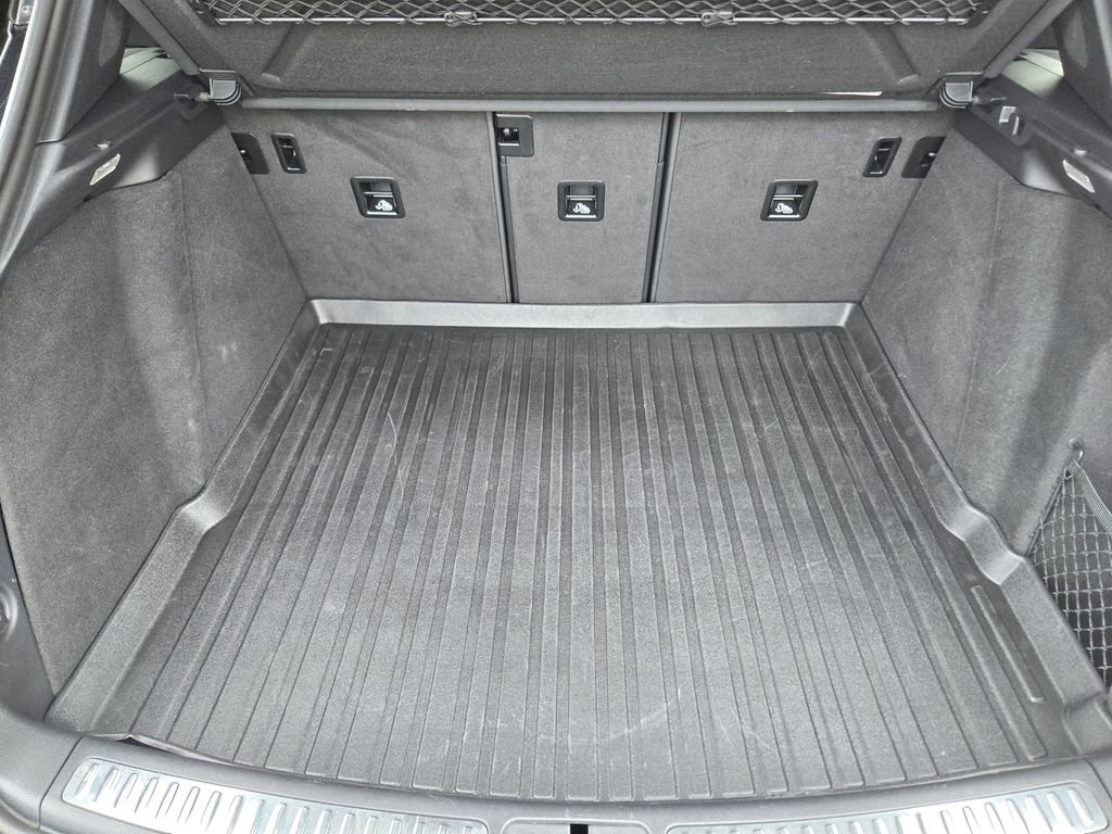 Used 2020 Porsche Macan Base image 42