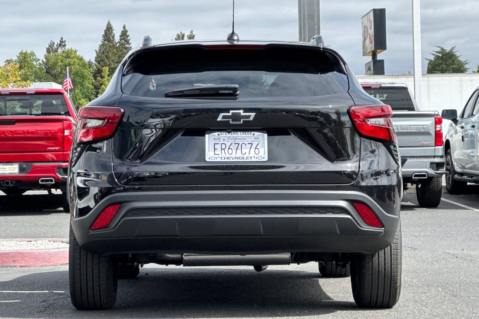 Used 2026 Chevrolet Trax LT w/ Midnight Edition FWD image 6
