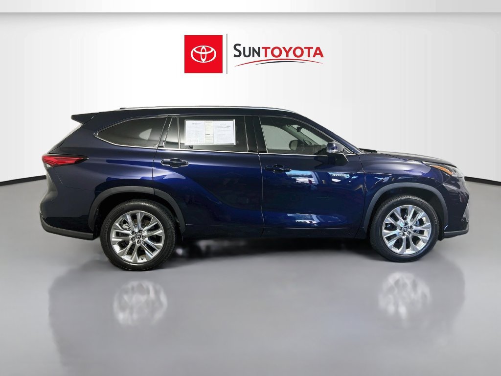 Used 2021 Toyota Highlander Limited FWD image 2