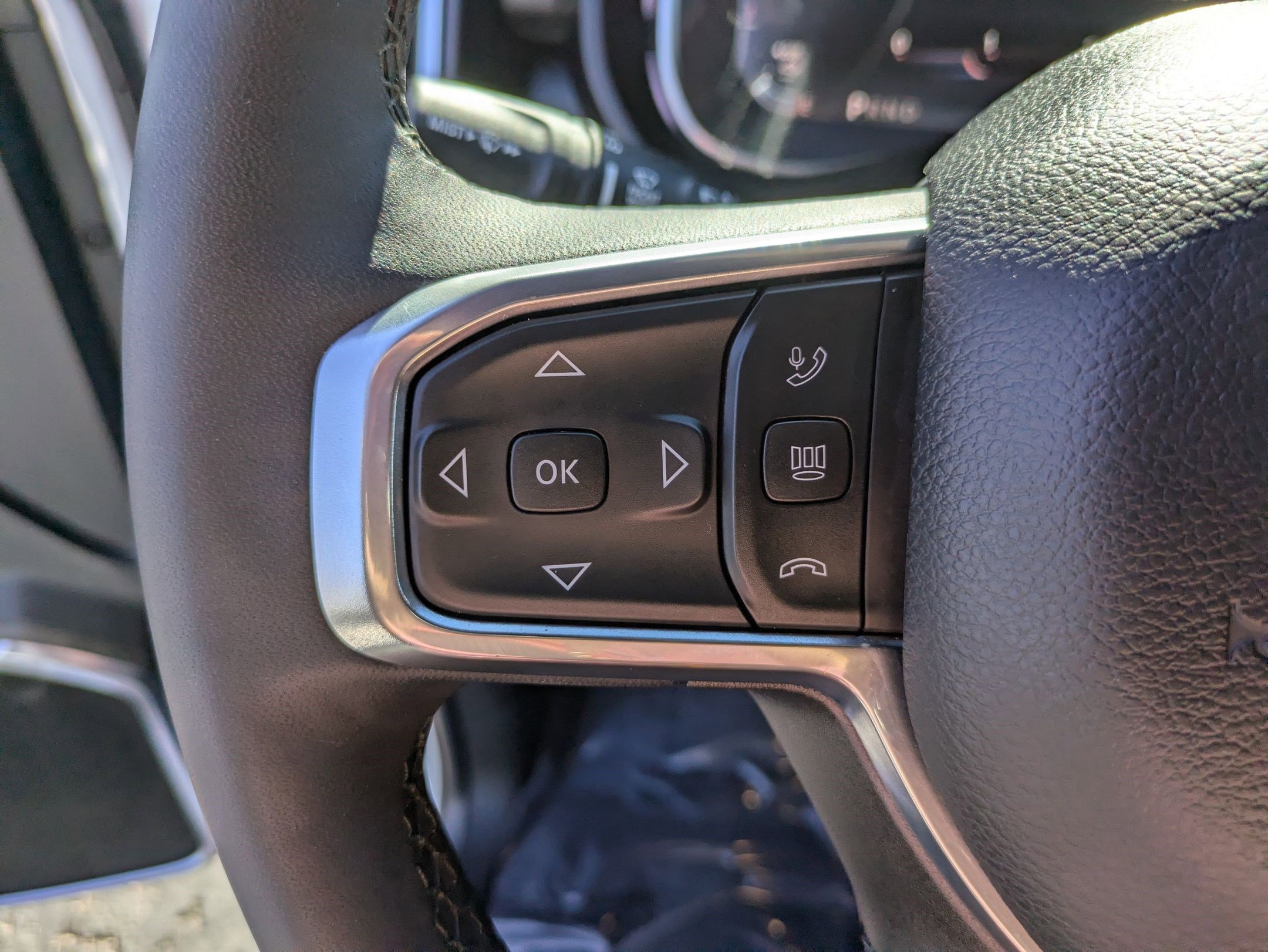Used 2025 RAM 2500 Laramie AWD/4WD image 17
