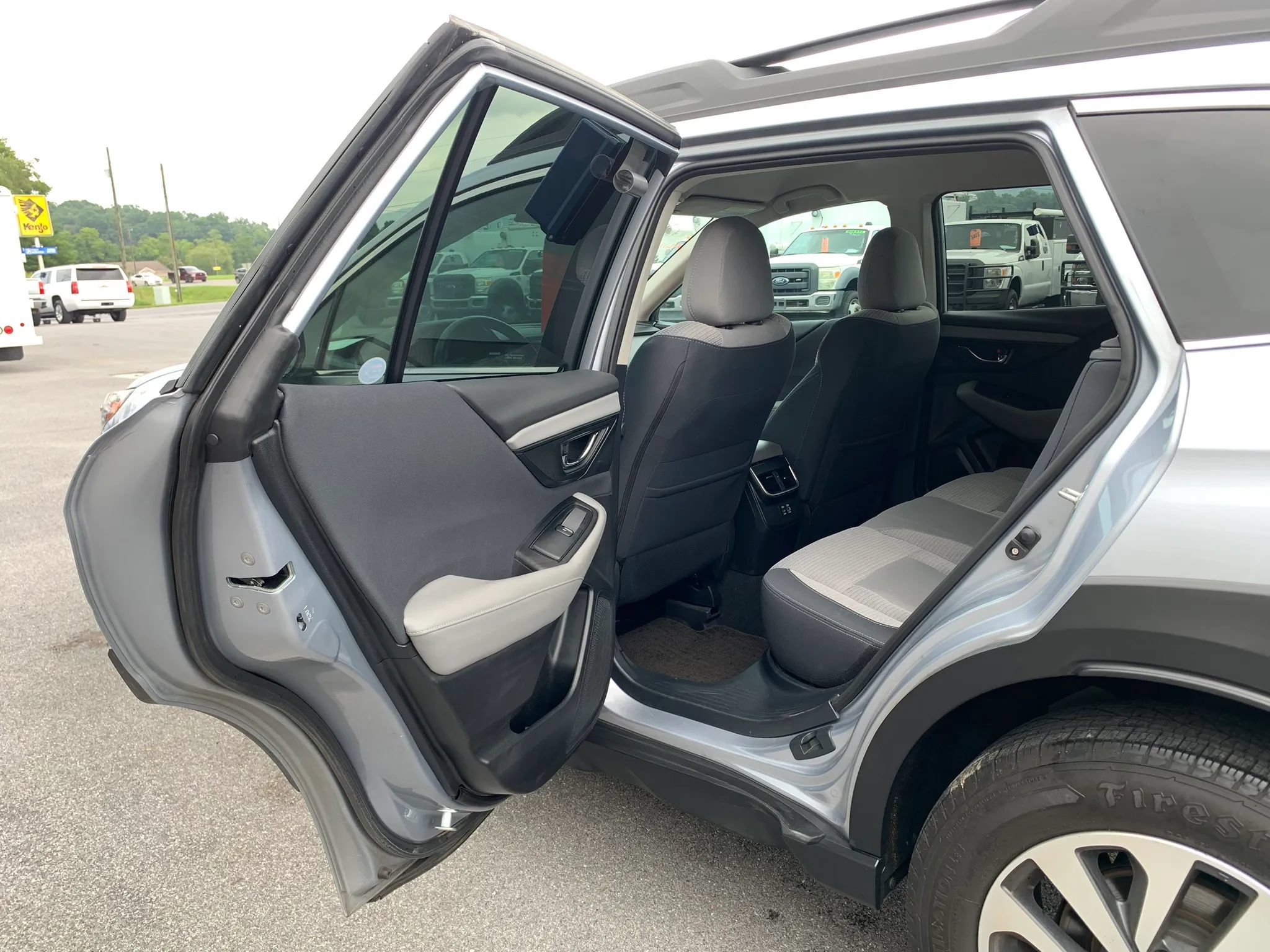 Used 2023 Subaru Outback Premium AWD/4WD image 24