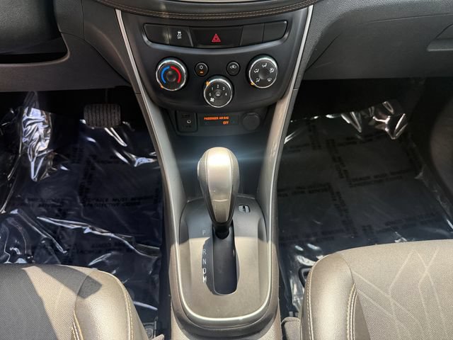 Used 2017 Chevrolet Trax LT w/ LT Convenience Package FWD image 18