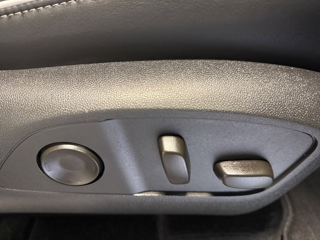 Used 2025 Buick Enclave Preferred image 34