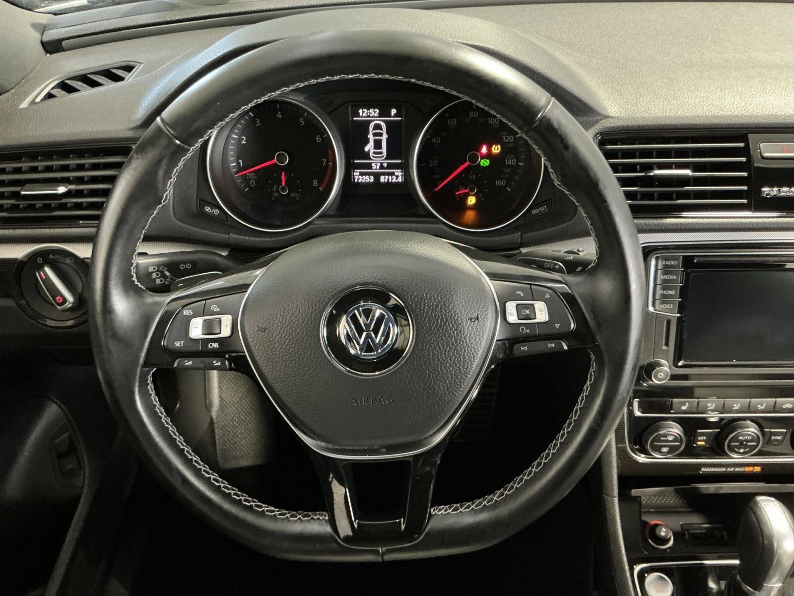 Used 2018 Volkswagen Passat 3.6 FWD image 17