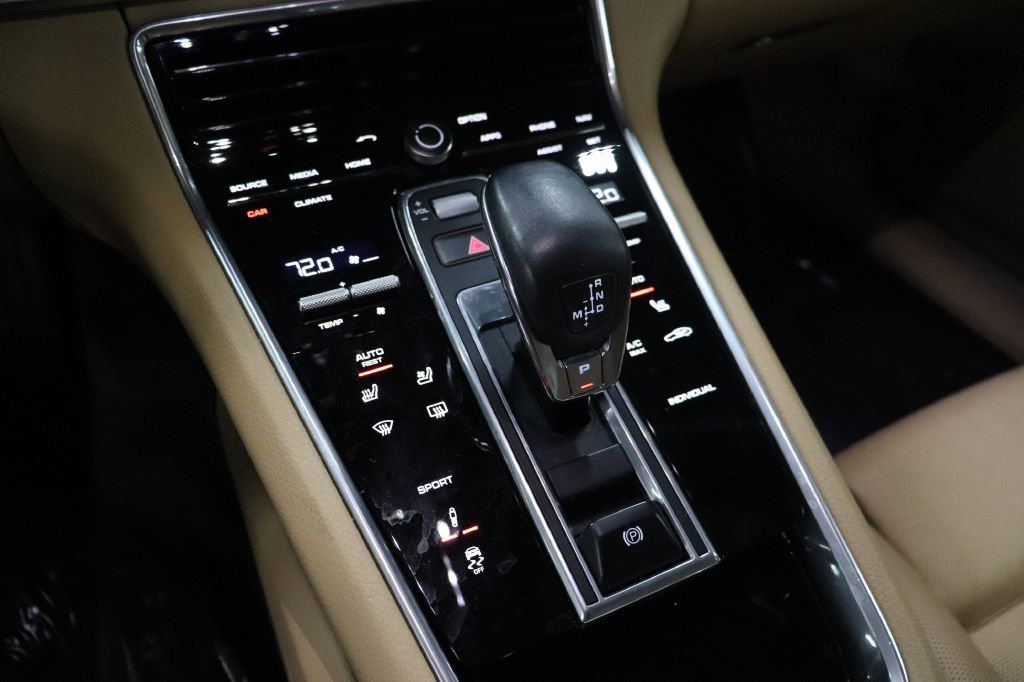 Used 2020 Porsche Panamera image 33